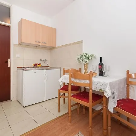 Studio Omis 14422a Dugi Rat